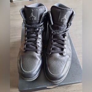 Men’s Mid Air Jordans.